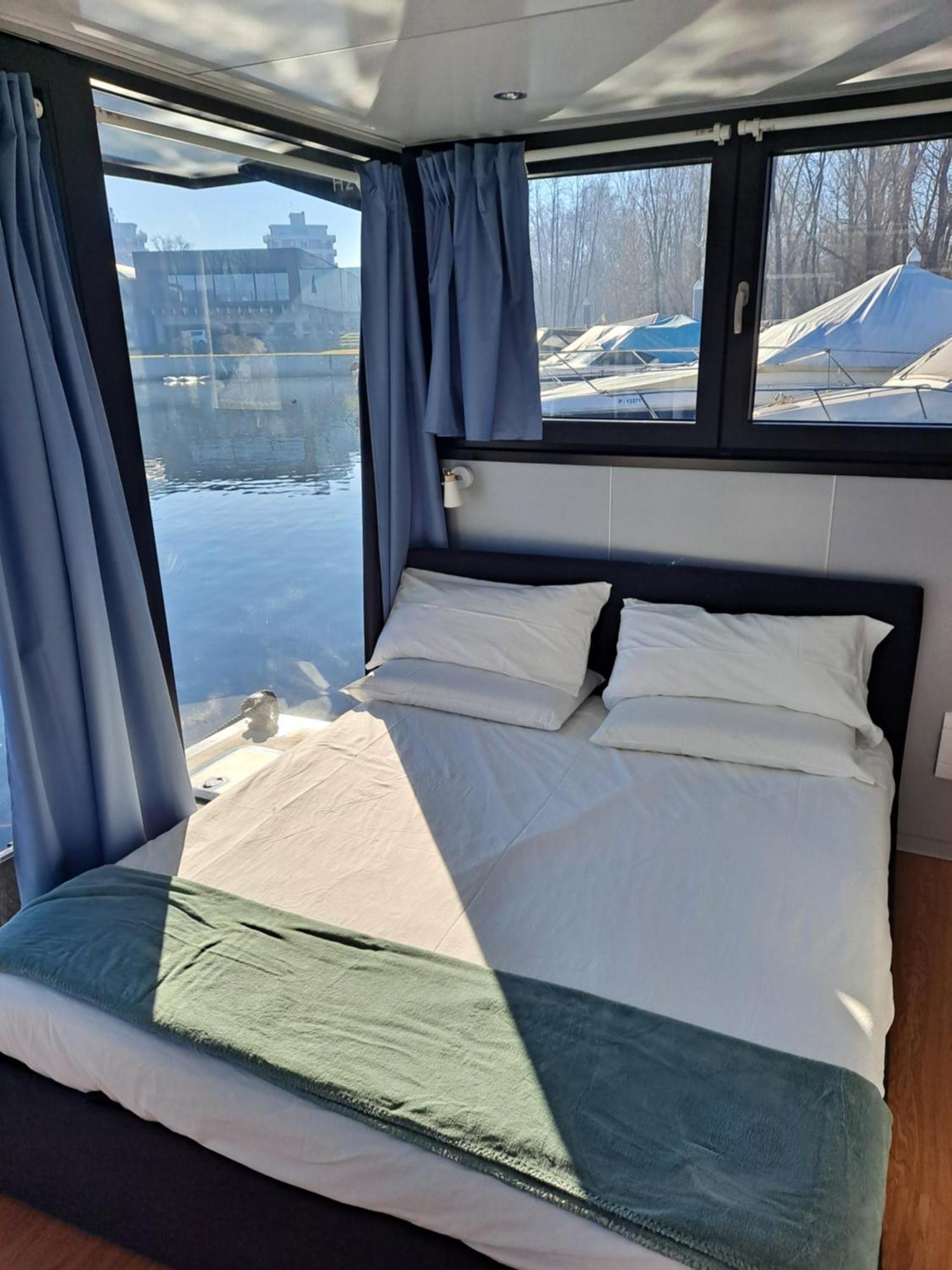 Floating Experience Black Pearl, Lago Maggiore Dormelletto Luaran gambar