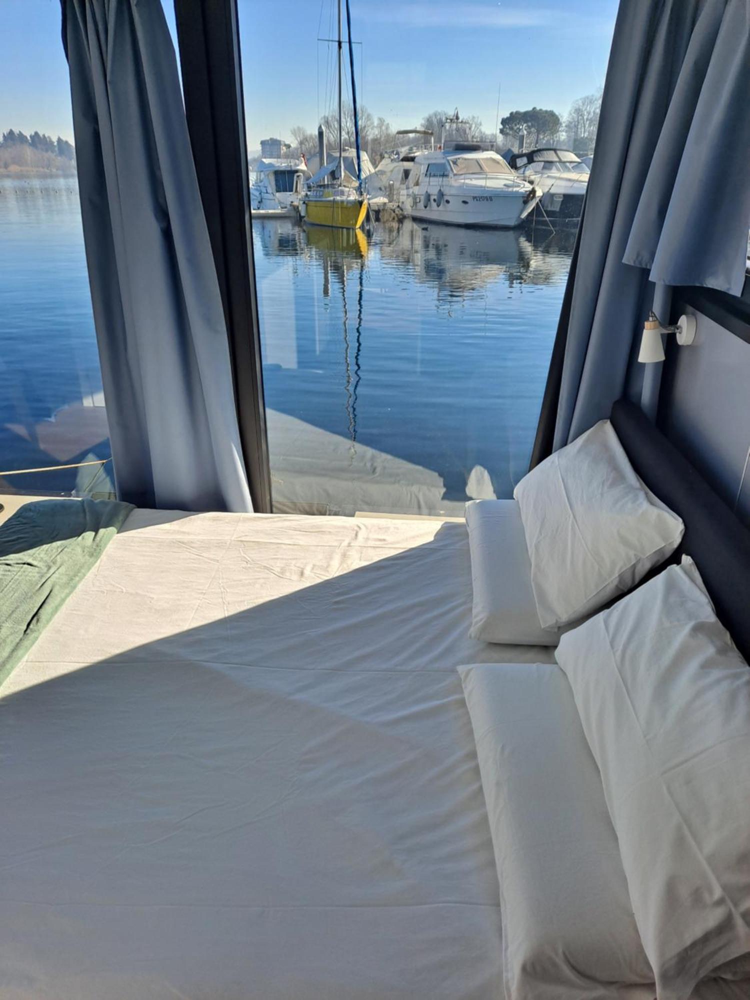 Floating Experience Black Pearl, Lago Maggiore Dormelletto Luaran gambar