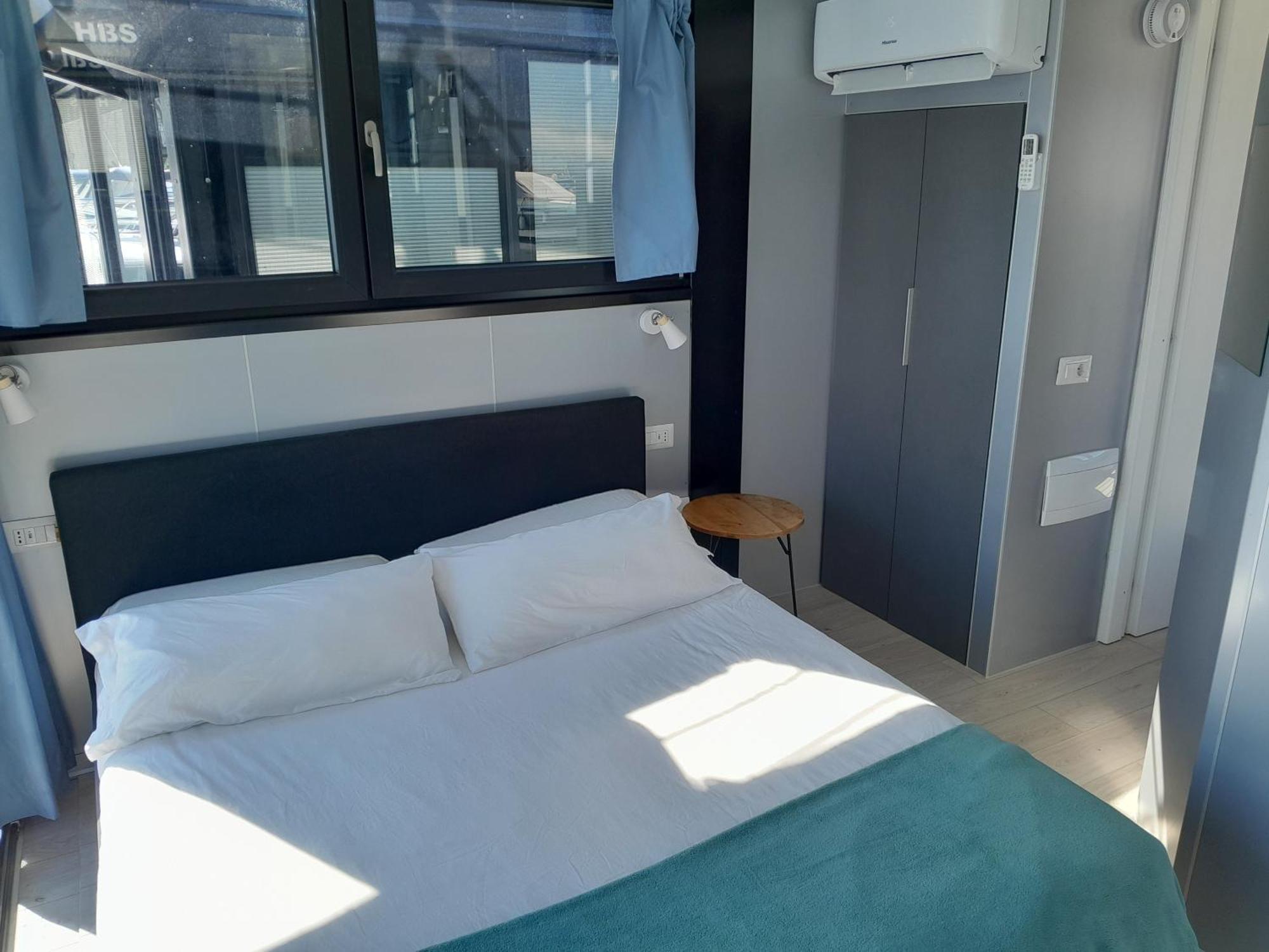 Floating Experience Black Pearl, Lago Maggiore Dormelletto Luaran gambar