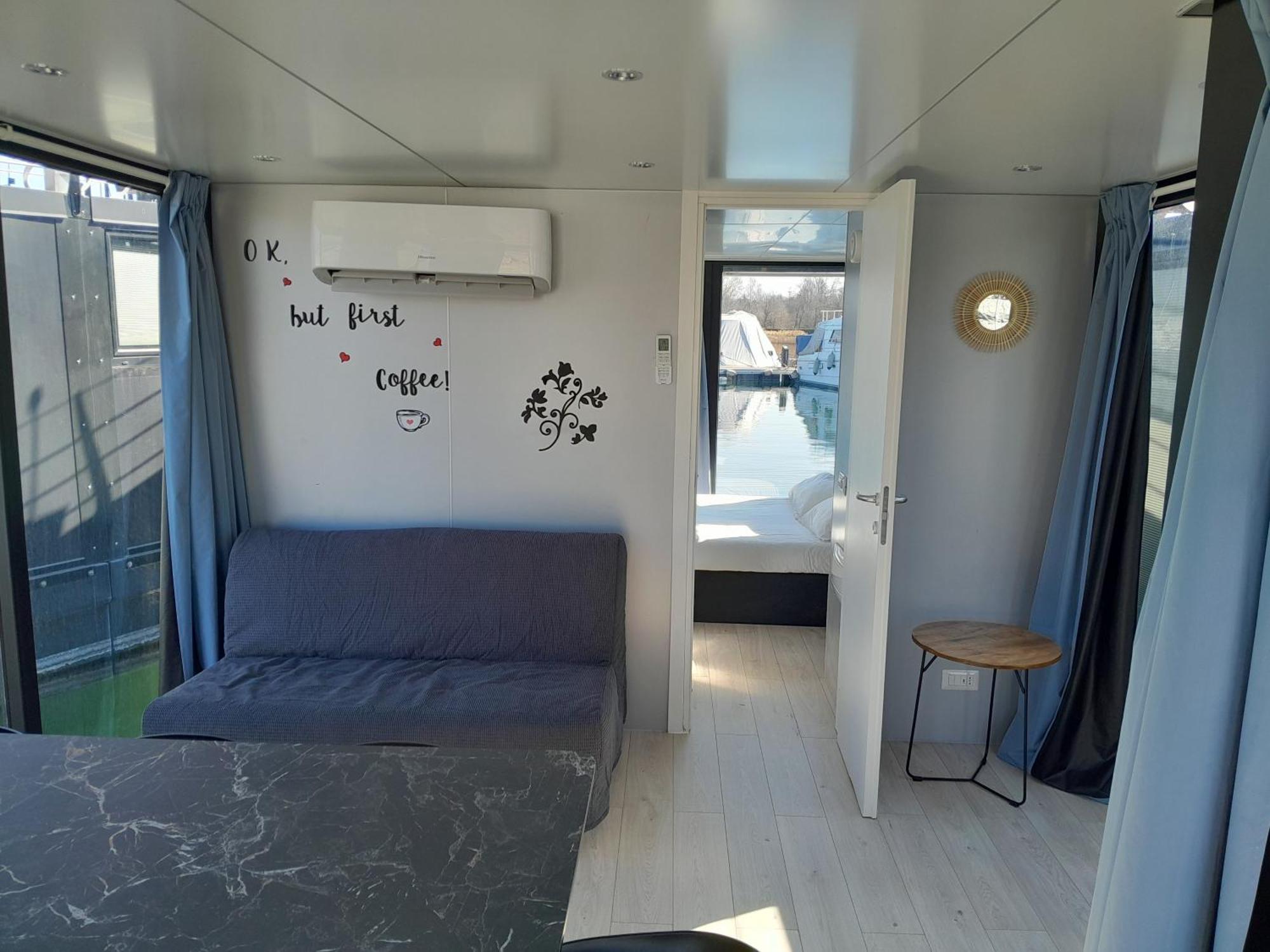 Floating Experience Black Pearl, Lago Maggiore Dormelletto Luaran gambar
