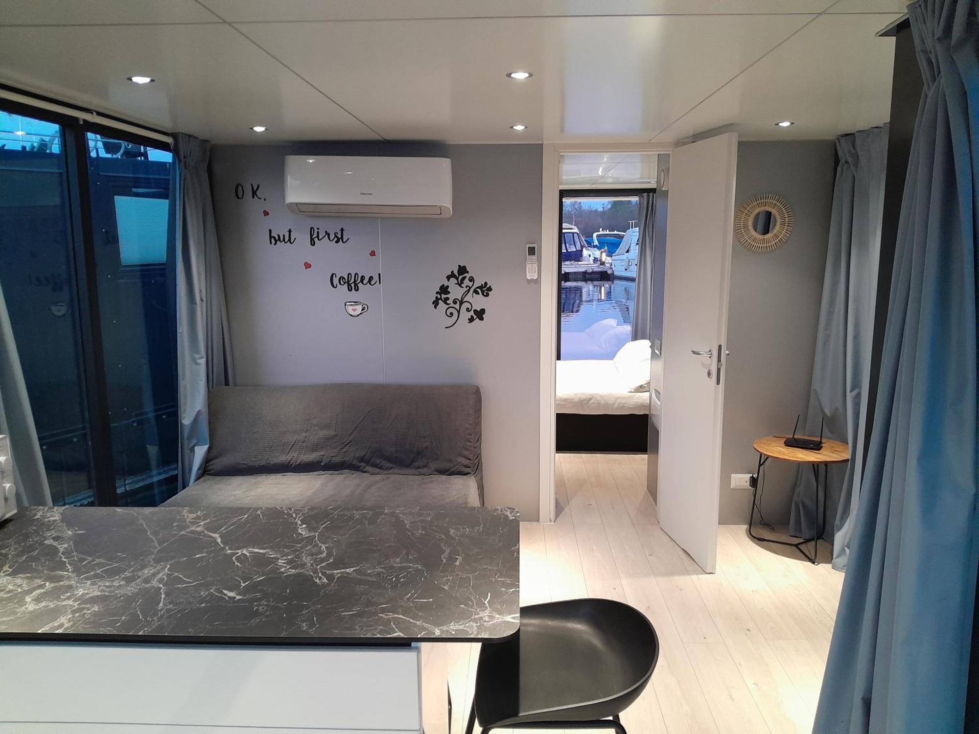 Floating Experience Black Pearl, Lago Maggiore Dormelletto Luaran gambar