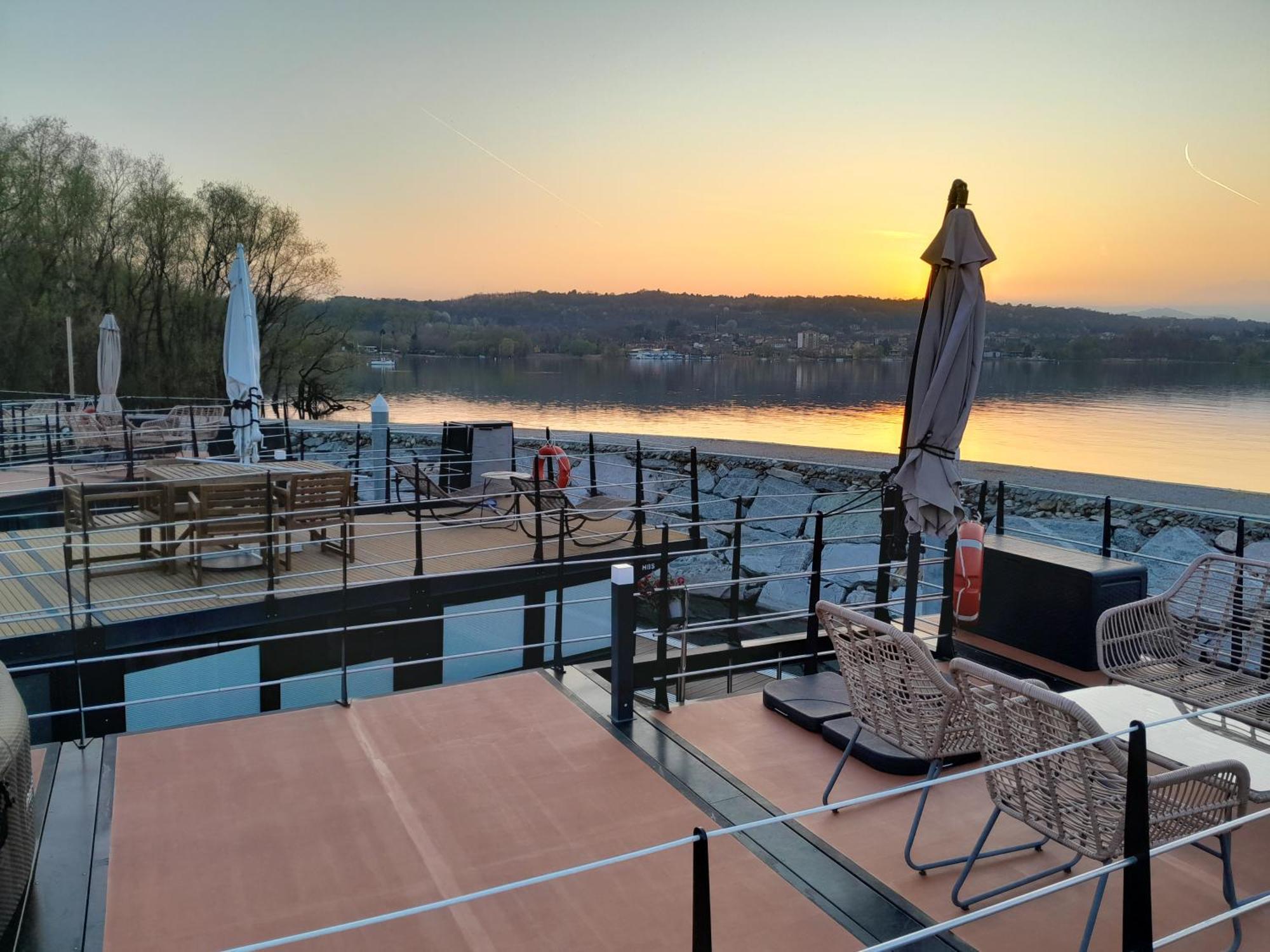 Floating Experience Black Pearl, Lago Maggiore Dormelletto Luaran gambar