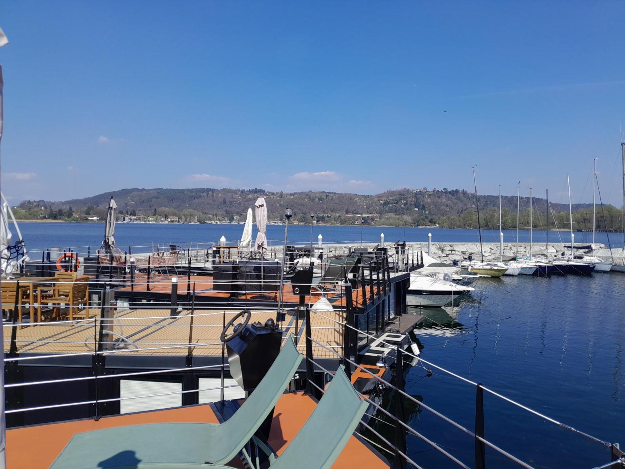 Floating Experience Black Pearl, Lago Maggiore Dormelletto Luaran gambar