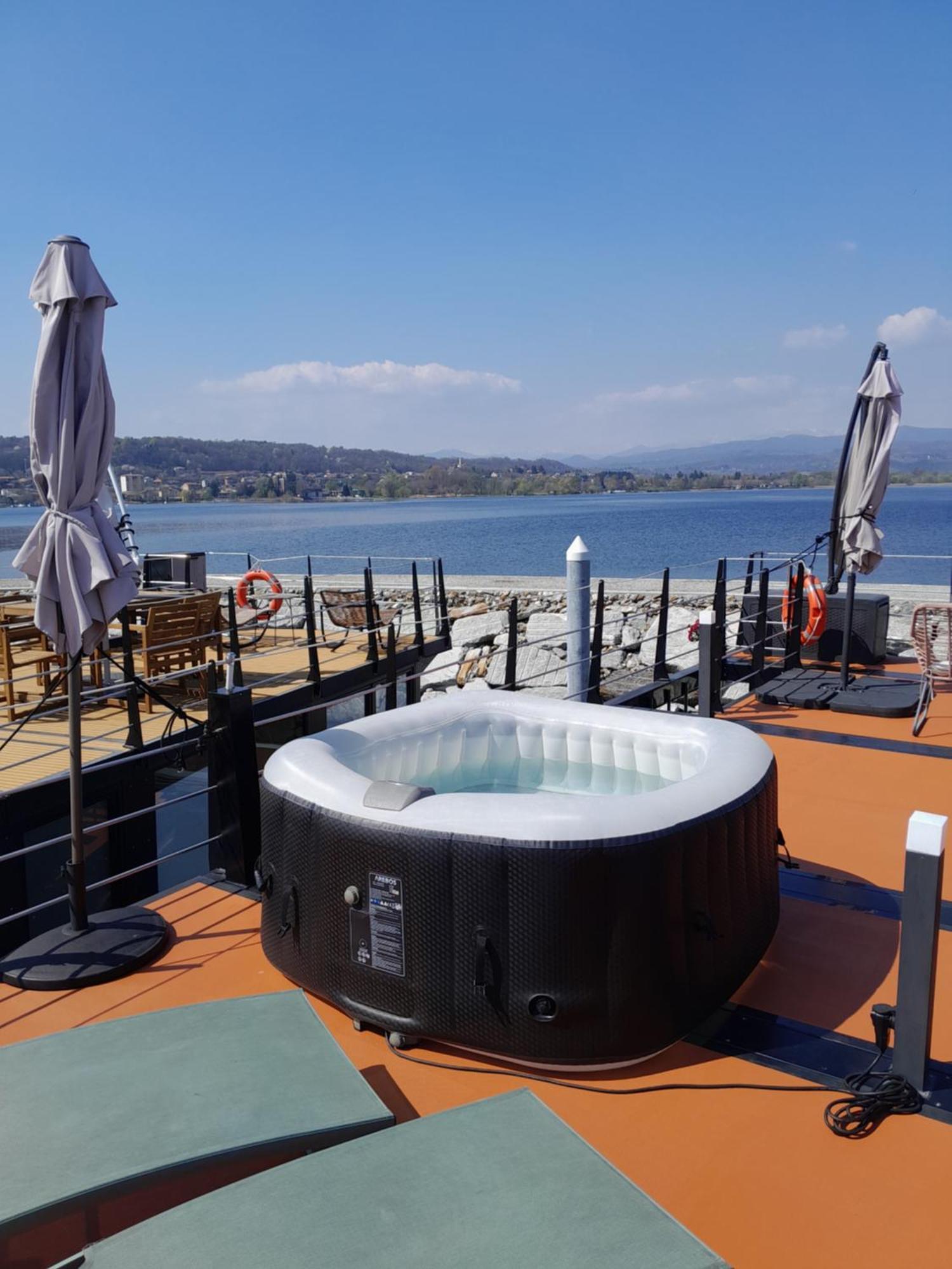 Floating Experience Black Pearl, Lago Maggiore Dormelletto Luaran gambar