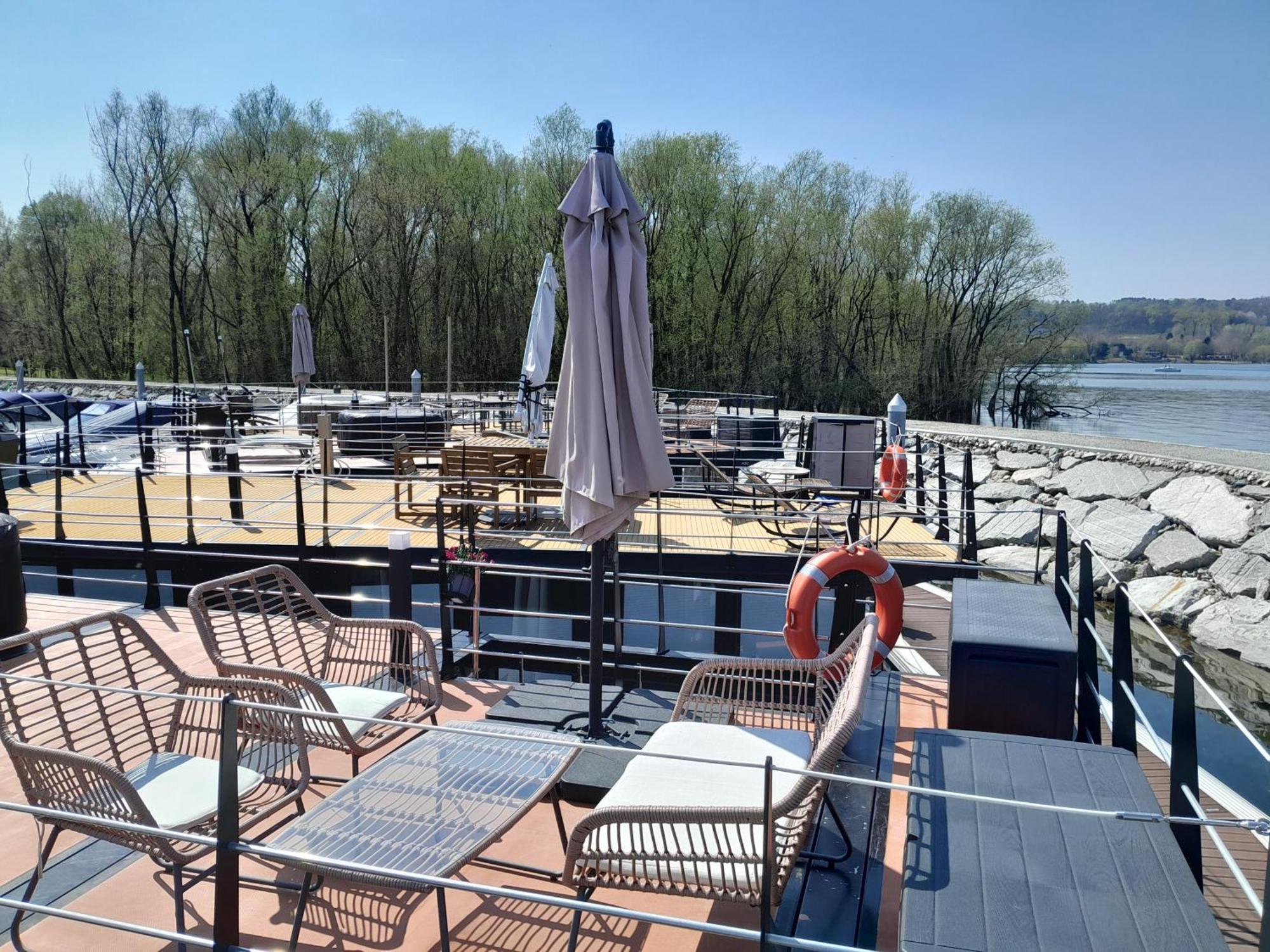 Floating Experience Black Pearl, Lago Maggiore Dormelletto Luaran gambar