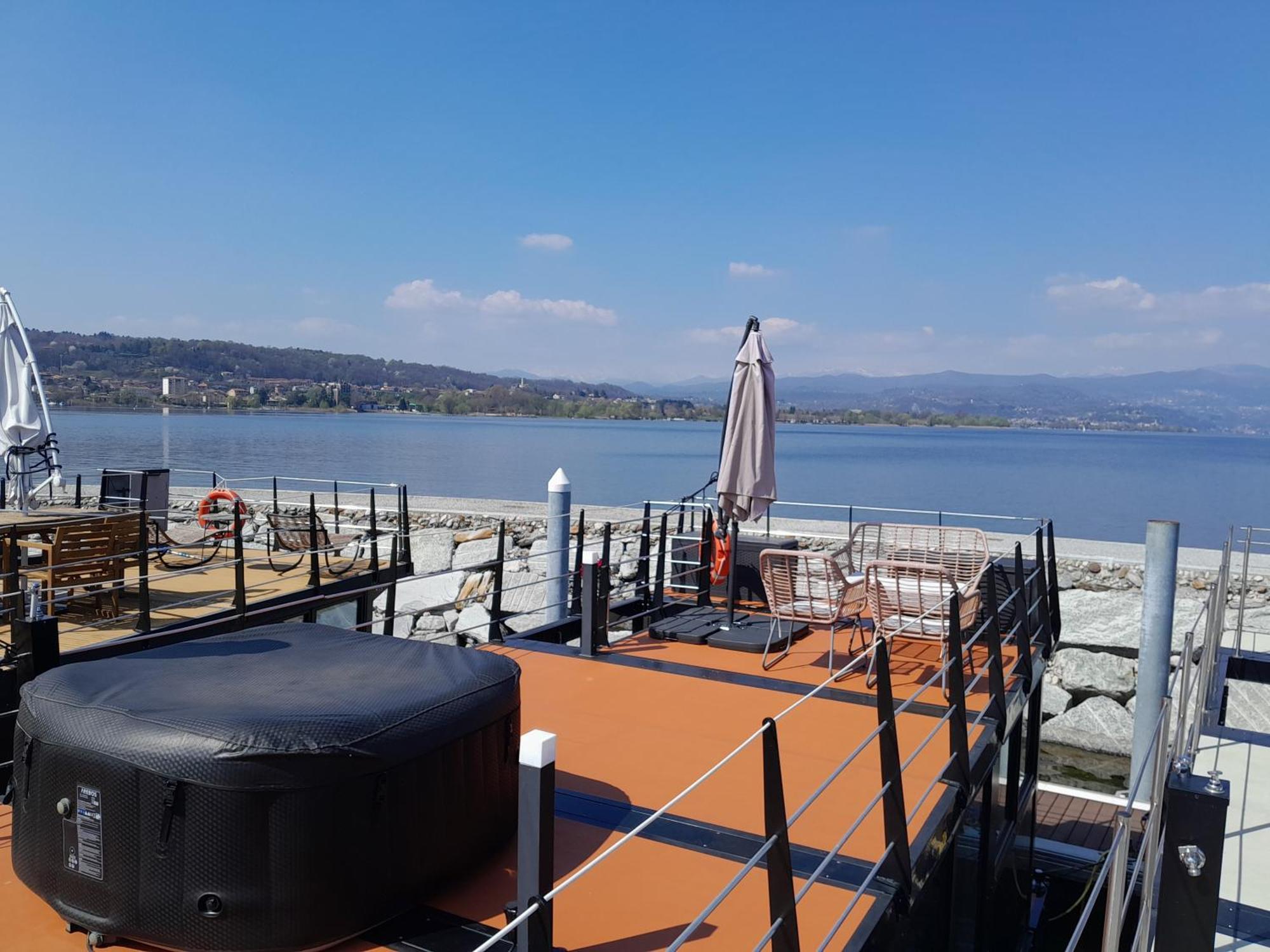 Floating Experience Black Pearl, Lago Maggiore Dormelletto Luaran gambar