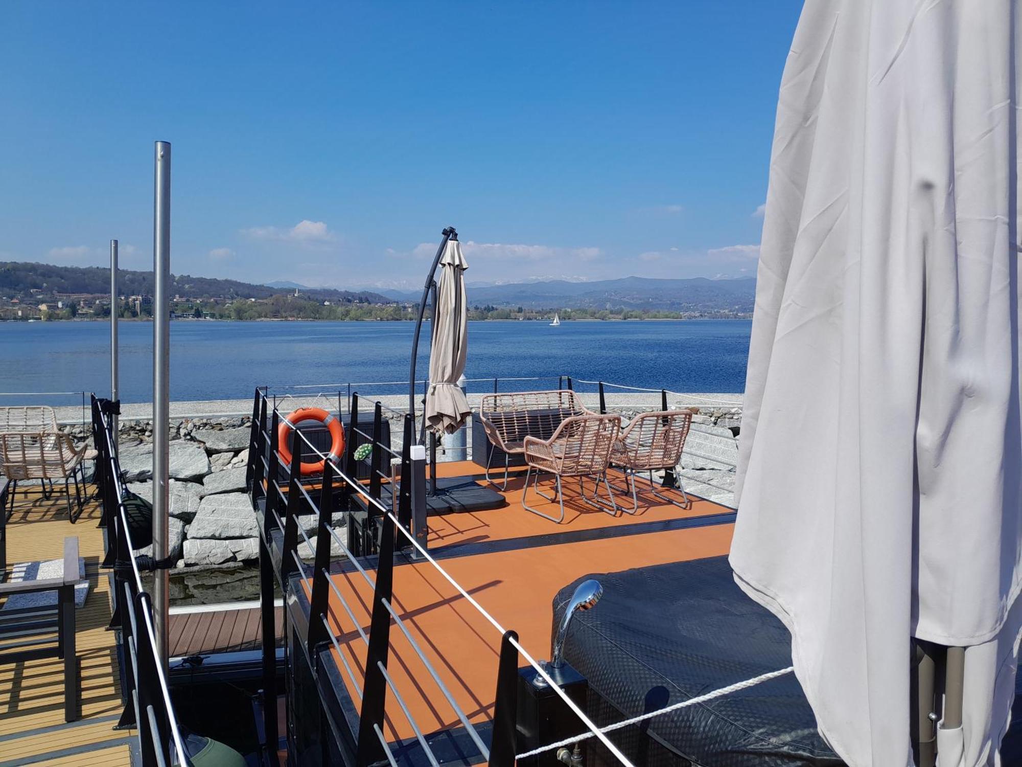 Floating Experience Black Pearl, Lago Maggiore Dormelletto Luaran gambar