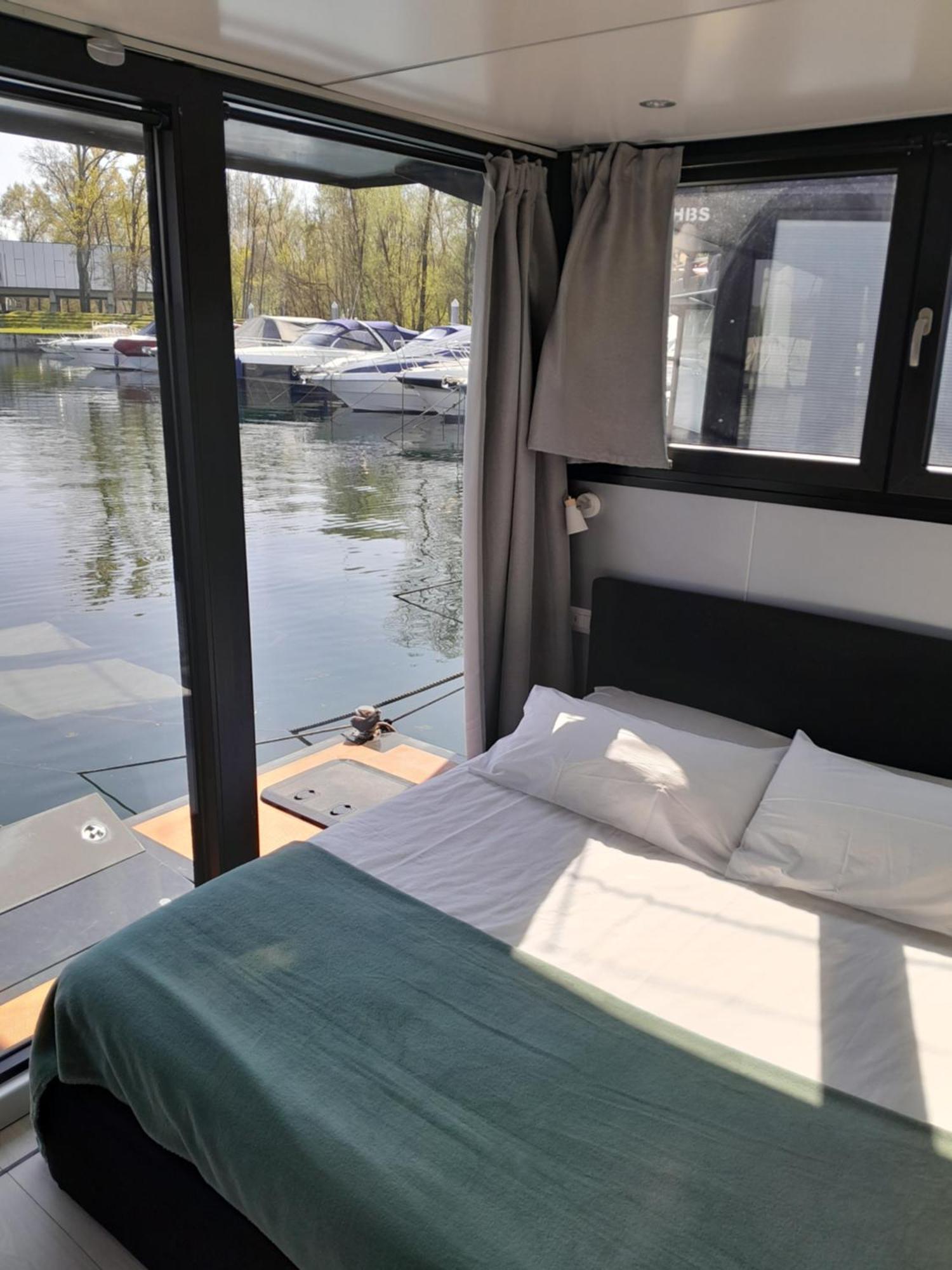 Floating Experience Black Pearl, Lago Maggiore Dormelletto Luaran gambar
