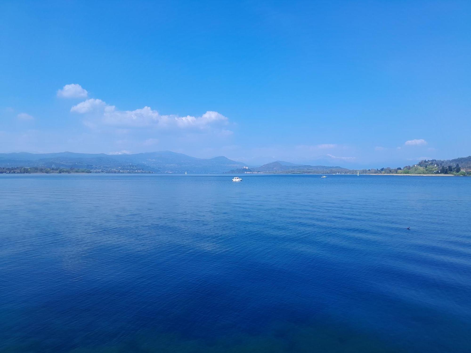 Floating Experience Black Pearl, Lago Maggiore Dormelletto Luaran gambar
