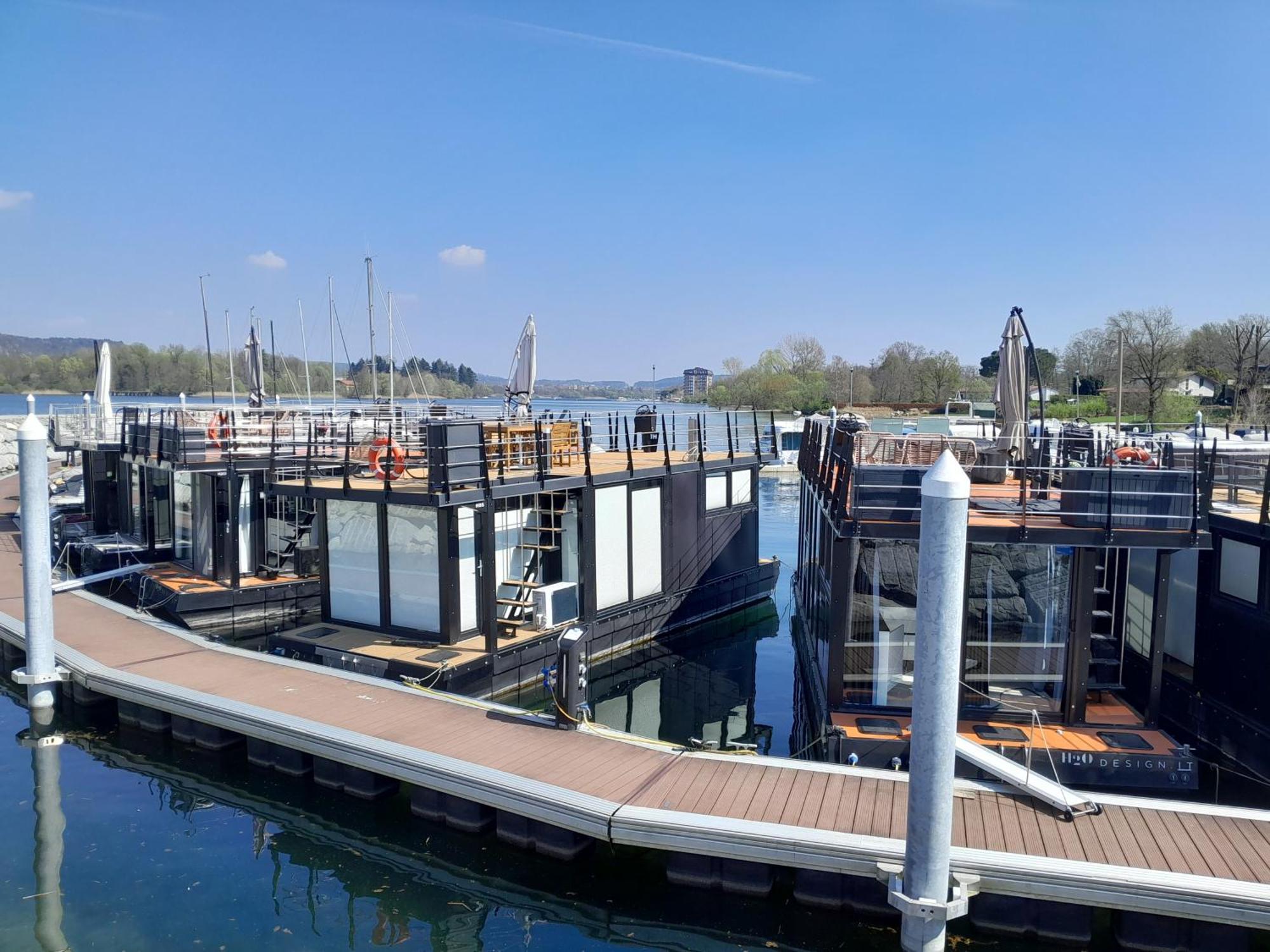 Floating Experience Black Pearl, Lago Maggiore Dormelletto Luaran gambar