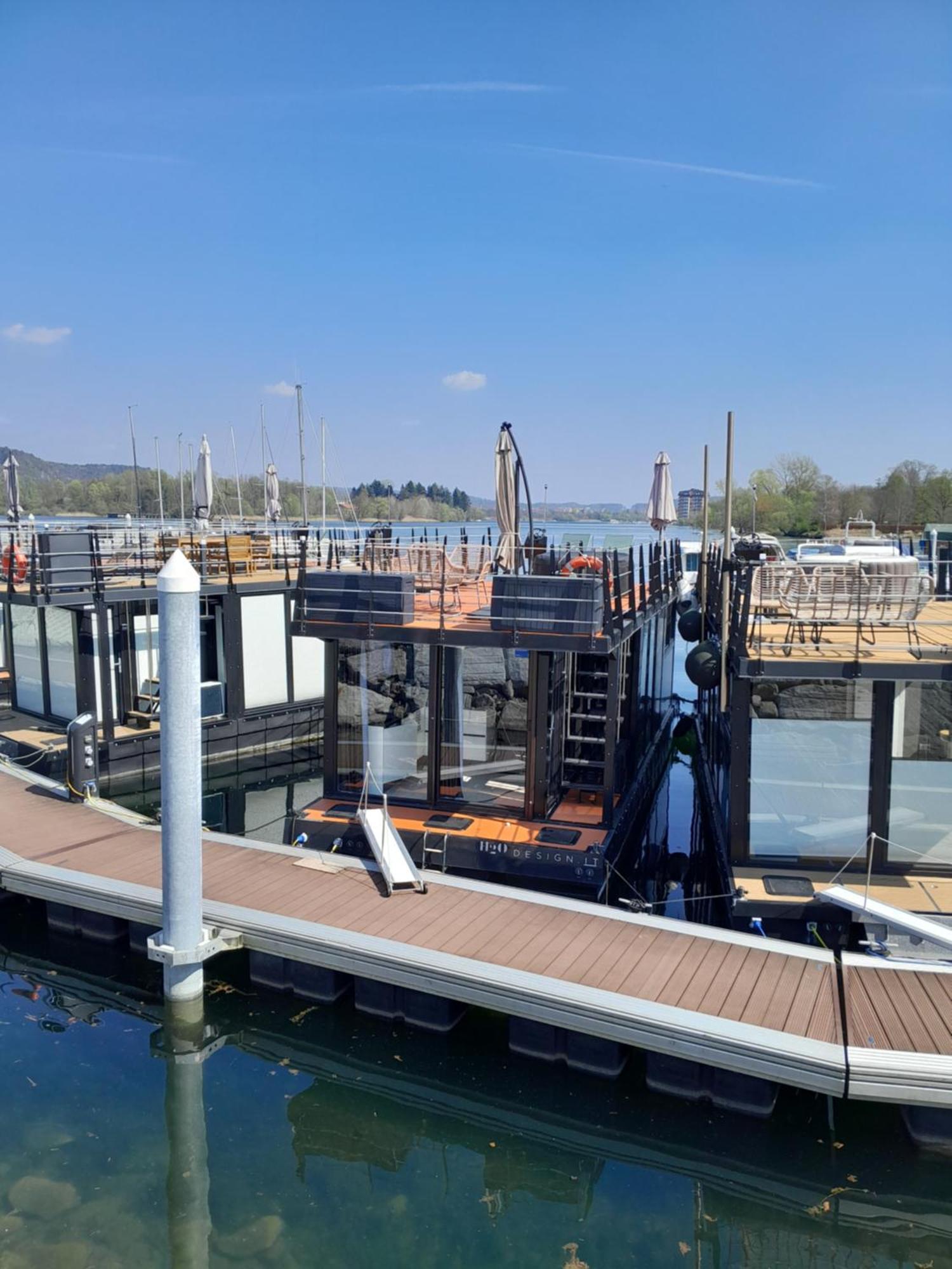 Floating Experience Black Pearl, Lago Maggiore Dormelletto Luaran gambar
