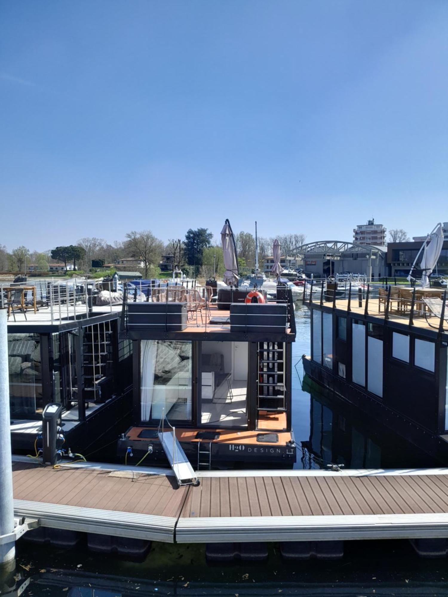 Floating Experience Black Pearl, Lago Maggiore Dormelletto Luaran gambar