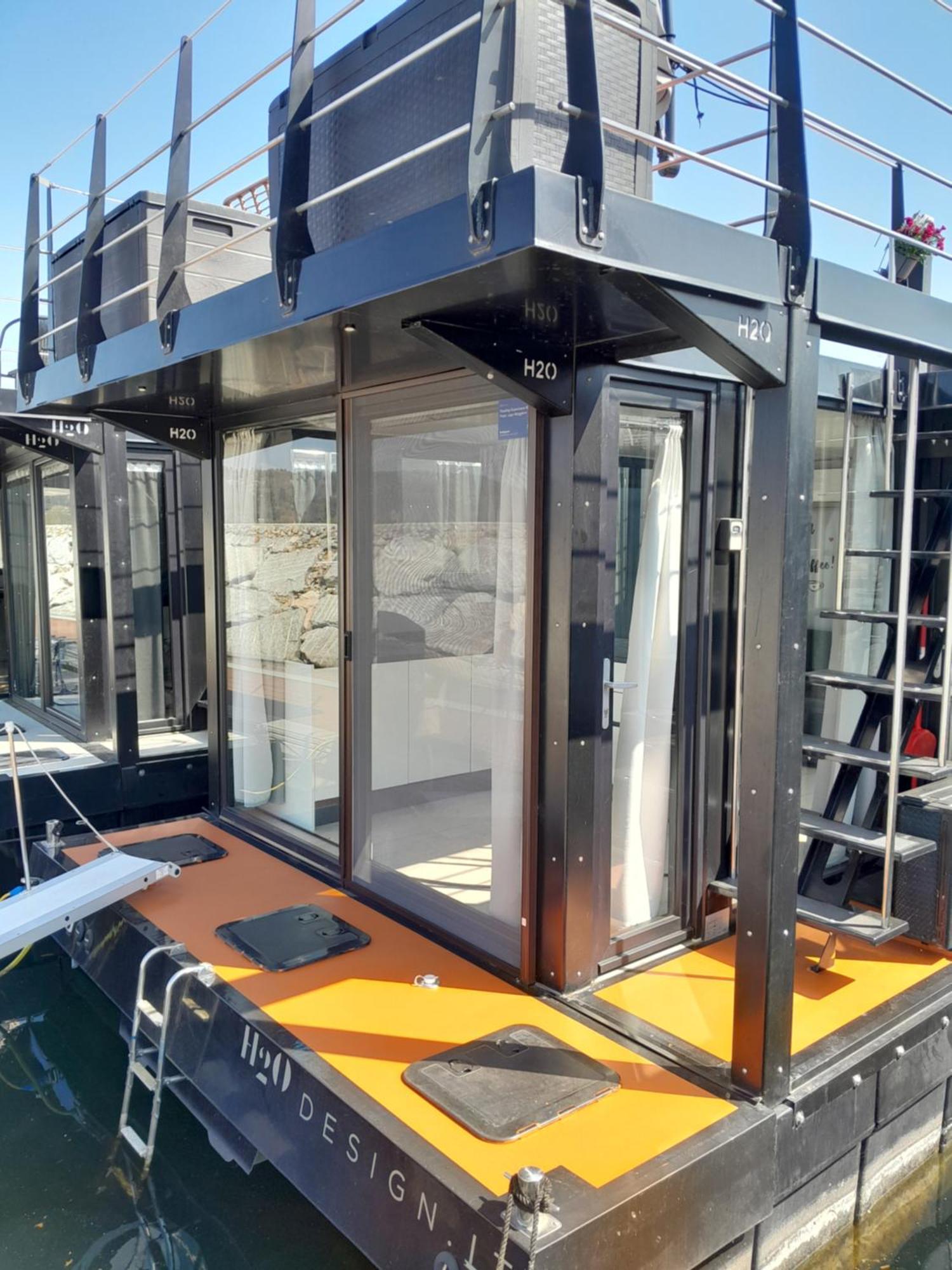 Floating Experience Black Pearl, Lago Maggiore Dormelletto Luaran gambar