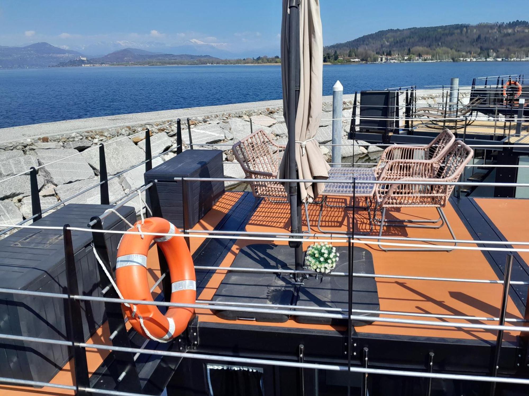 Floating Experience Black Pearl, Lago Maggiore Dormelletto Luaran gambar