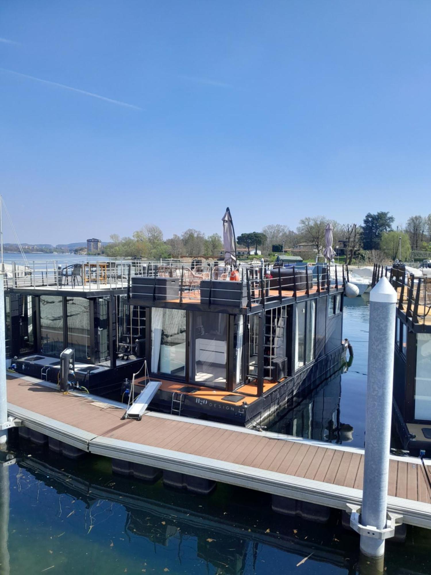Floating Experience Black Pearl, Lago Maggiore Dormelletto Luaran gambar