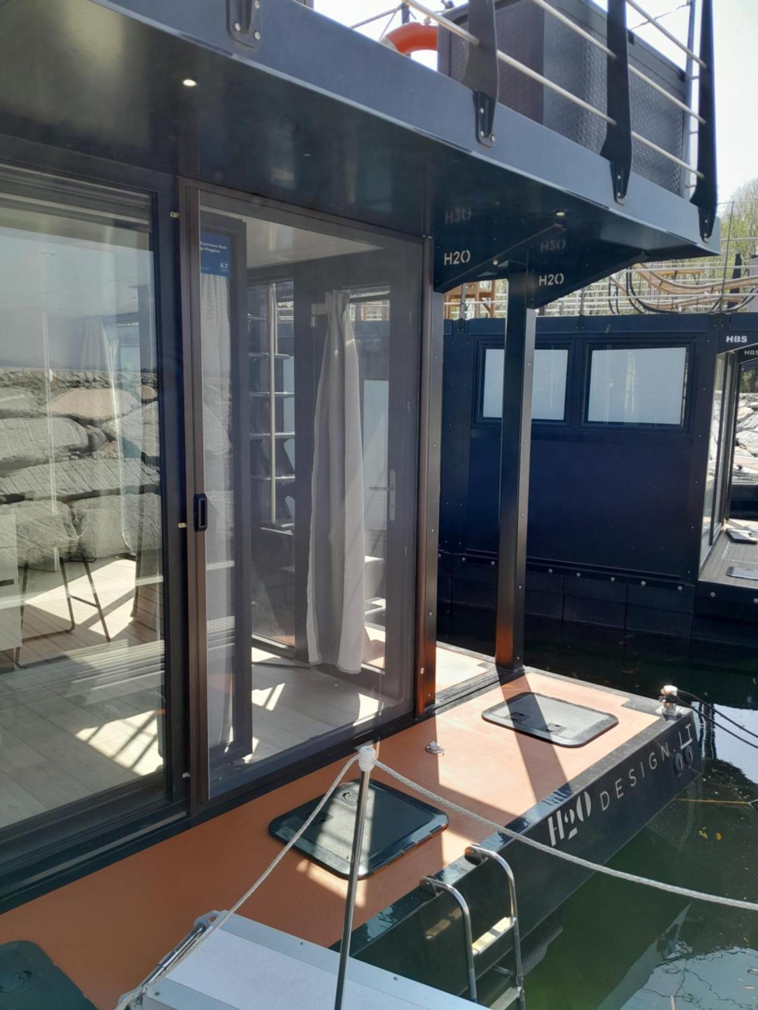 Floating Experience Black Pearl, Lago Maggiore Dormelletto Luaran gambar