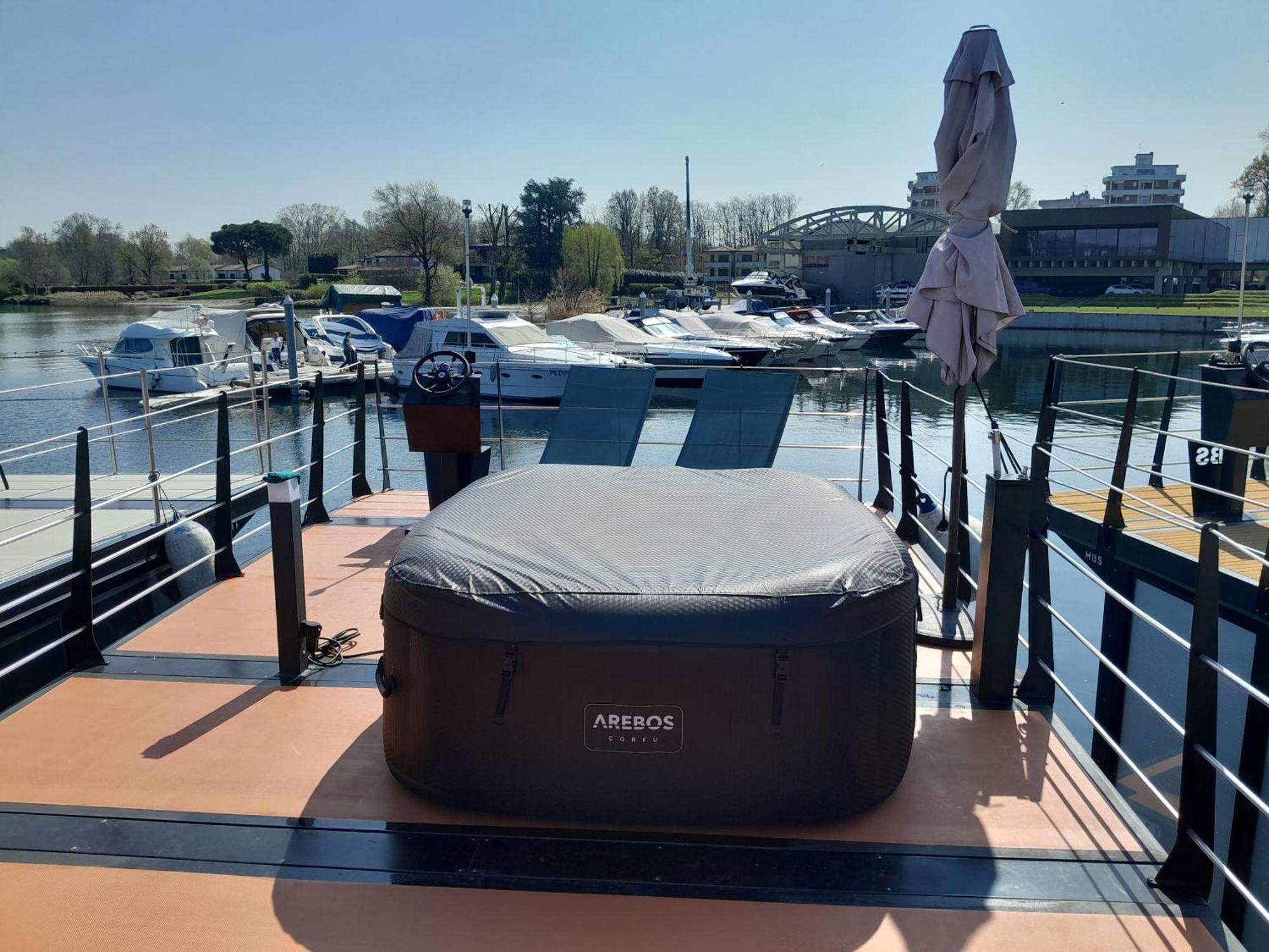 Floating Experience Black Pearl, Lago Maggiore Dormelletto Luaran gambar