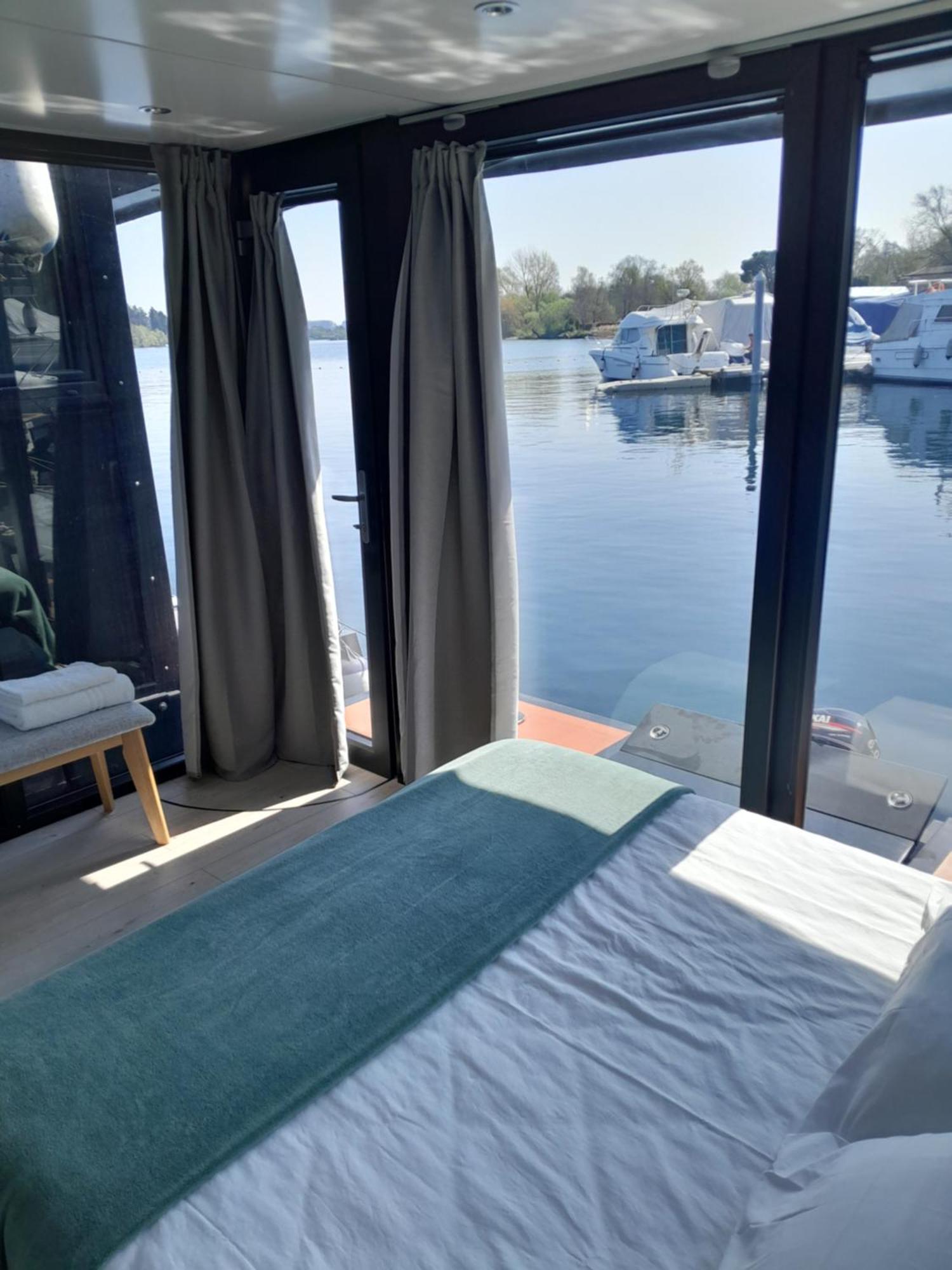 Floating Experience Black Pearl, Lago Maggiore Dormelletto Luaran gambar