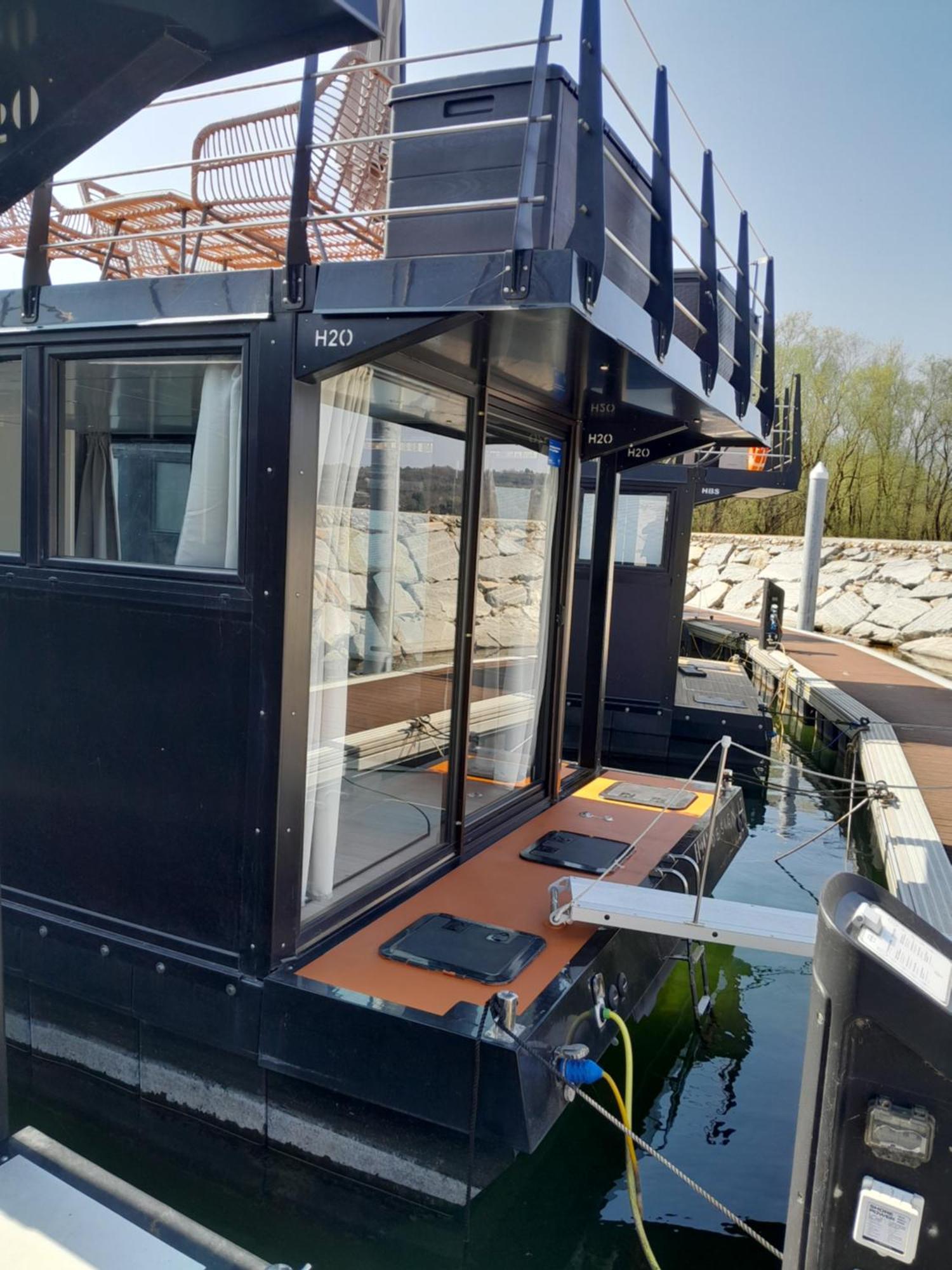 Floating Experience Black Pearl, Lago Maggiore Dormelletto Luaran gambar